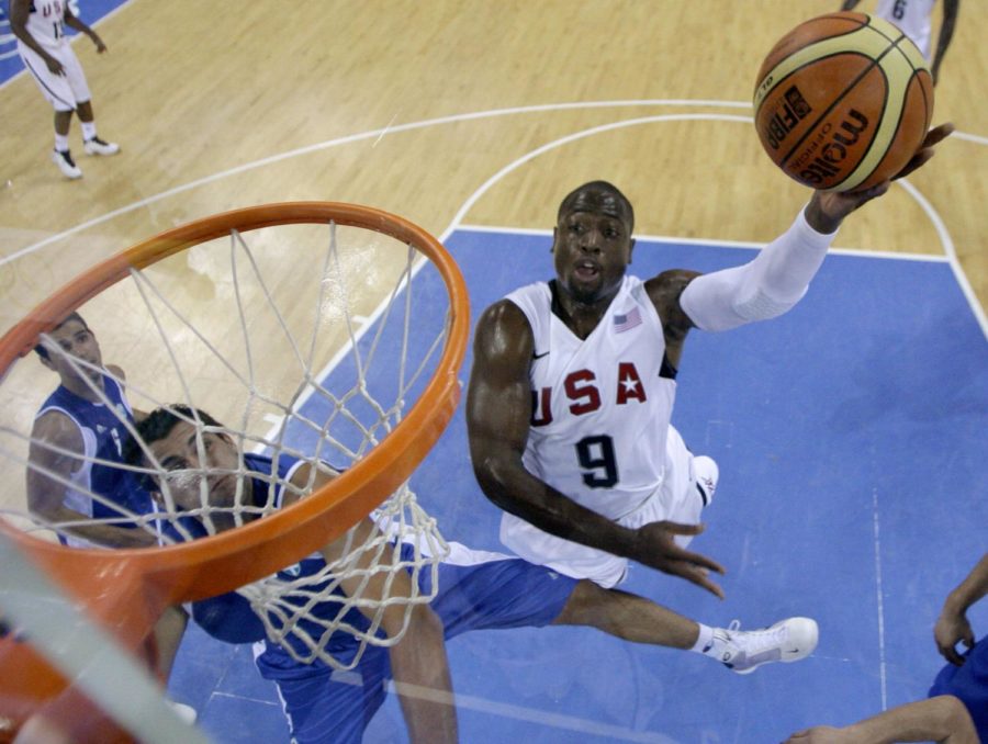 USA's guard Dwyane Wade shoots the ball as Greece's Ioannis Bourousis, second from left, defends during their men's preliminary basketball game at the Beijing 2008 Olympics in Beijing, Thursday, Aug. 14, 2008. USA won 92-69. Greece's Nikolaos Zisis, left, looks on. (AP Photo/Dusan Vranic, Pool)