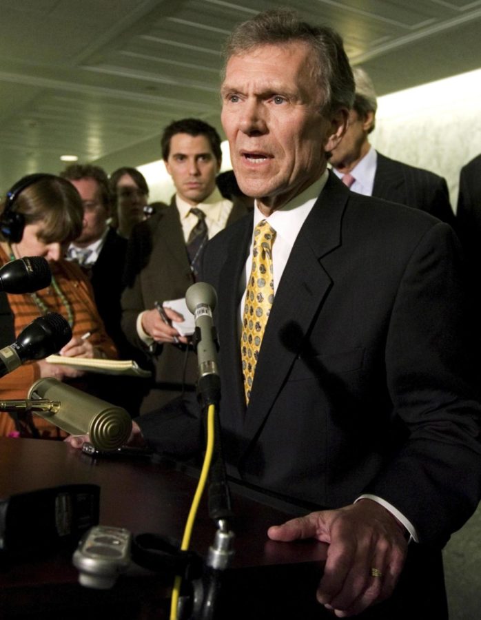 Former Sen. Tom Daschle, President Barack Obamas choice to head the Health and Human Services, speaks to the media after a closed session meeting with the Senate Finance Committee on Capitol Hill, Monday, Feb. 2, 2009, in Washington. (AP Photo/Manuel Balce Ceneta)