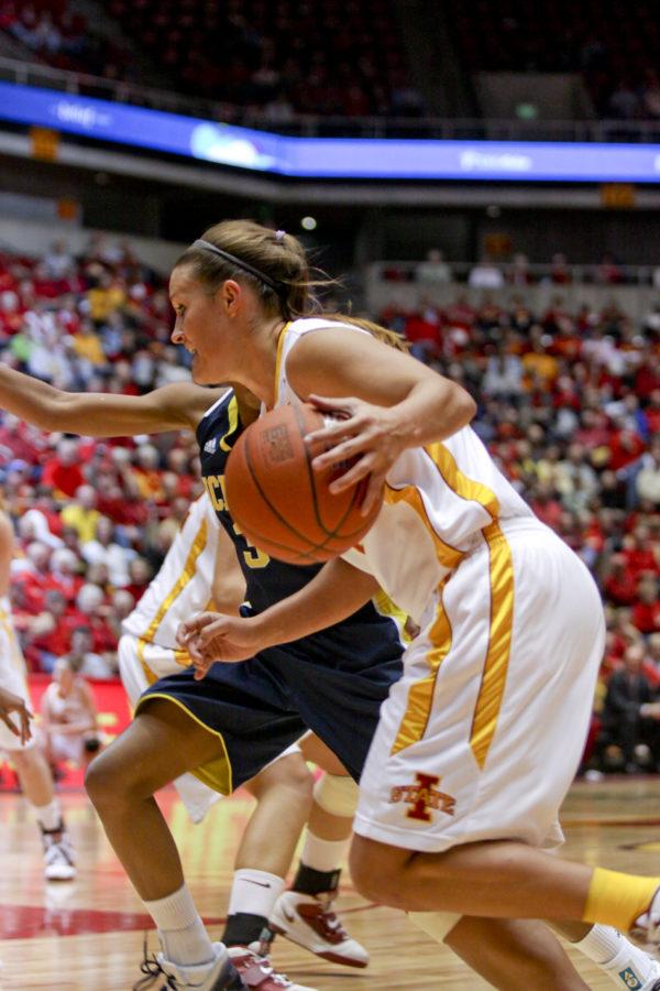 Guard Kelsey Bolte drives the ball down the court during the Iowa State — Michigan game Sunday.  Bolte lead the team in scoring with a total of 20 points.