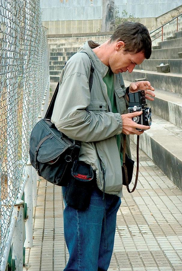 Tim Hetherington at a photo session in Huambo, Angola, in 2002.