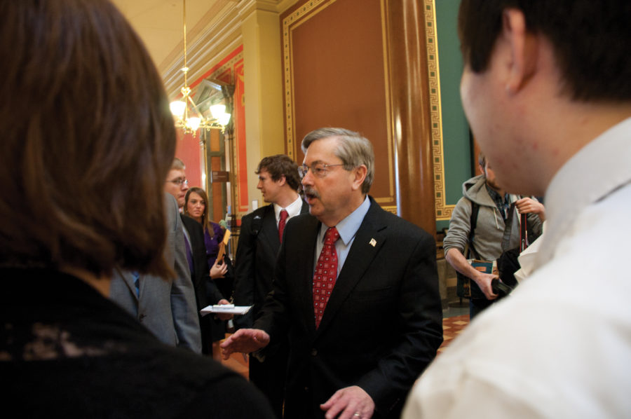 Gov.+Terry+Branstad+talks+to+the+Iowa+State+College+Republicans+on+Monday+at+the+Iowa+State+Capitol.
