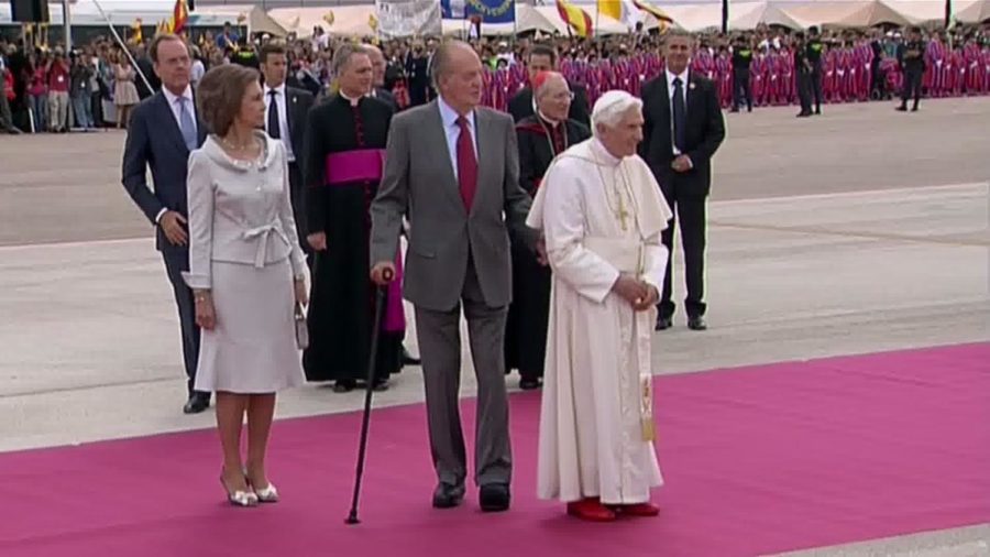 Benedict+XVI+arrives+in+Madrid+on+Aug.+18+for+World+Youth+Day.%0AHe+was+met+by+Spains+King+Juan+Carlos+and+Queen+Sofia.%0A