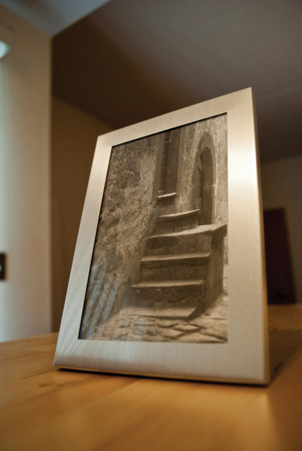 Framed pictures are a great way for couples to share past
memories or locations in a meaningful anniversary gift.
