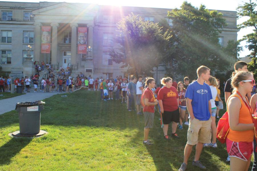Freshmen wait in long lines in front of Curtiss Hall for
pancakes on Aug. 19. 
