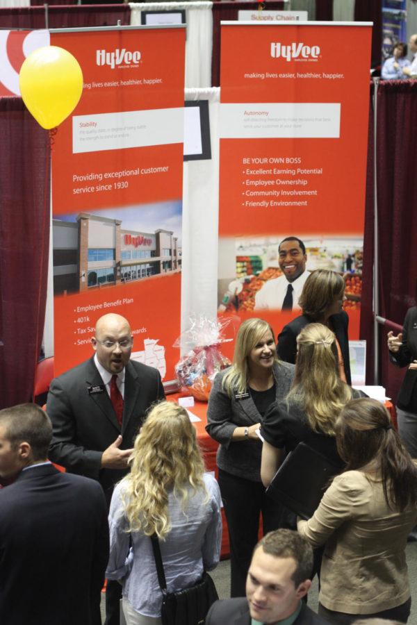 Hy-Vee+representatives+talk+to+students+during+the+Business%2C+LAS%0Aand+Human+Sciences+Career+Fair%C2%A0Wednesday%2C+Sept.+28%2C+2011+at+Hilton%0AColiseum.%C2%A0%0A