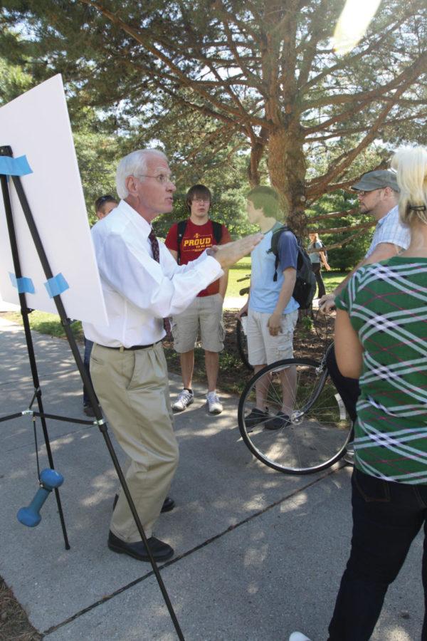 Harry Braun talks to students Wednesday, Sept. 7, at the
free-speech zone in front of Parks Library about supporting the
Republican Party at the 2012 presidential election. 
 
