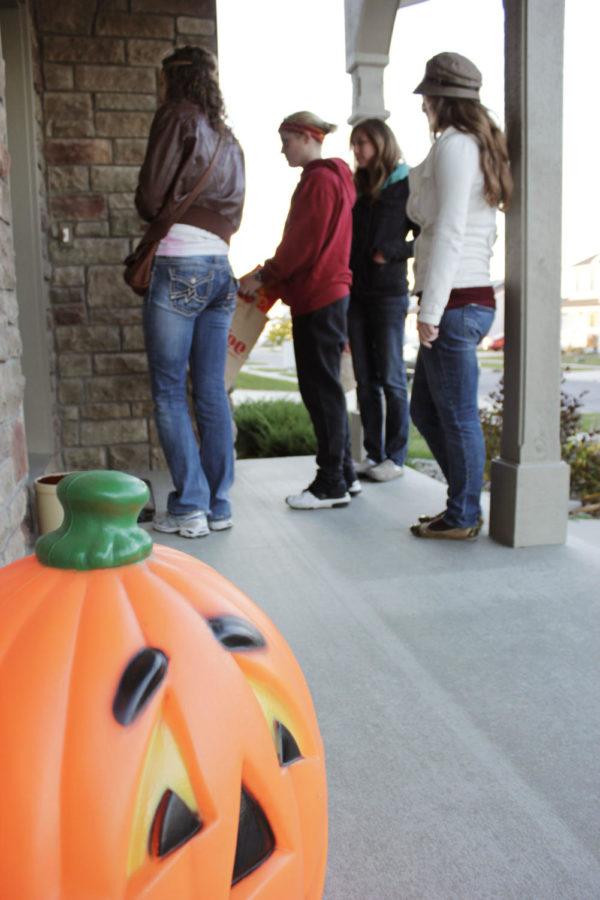 Members of the Food Science Human Nutrition learning community
trick-or-treat for canned goods to donate to the Mid-Iowa Community
Action food pantry on Monday, Oct. 31. This group was one of six
that collected food throughout various Ames neighborhoods on the
evening of Halloween. 
