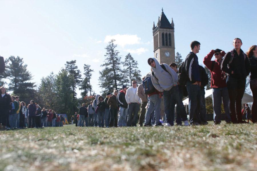 People line up to receive food from Valentinos on Thursday,
Oct. 20, on Central Campus. The lines were so long at one point
they reached almost to the base of the Campanile. 
