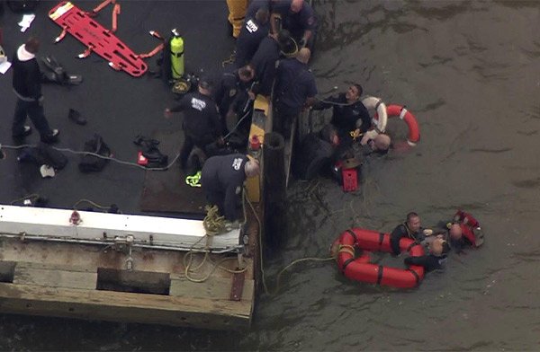 A helicopter crashed in New Yorks East River Tuesday, Oct. 4,
2011, leaving at least two people seriously injured, said New York
Fire Department spokesman Jim Long. Dozens of people gathered on
the waters edge as emergency officials treated those involved in
the crash.
