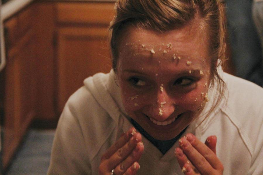 Daily staff writer Ashlee Clark, junior in journalism and mass
communication, finishes up the application of Good Morning
Cleansing Scrub at the green girls night. The Good Morning
Cleansing Scrub contained oatmeal, olive oil and milk for a
sustainable beauty option.
