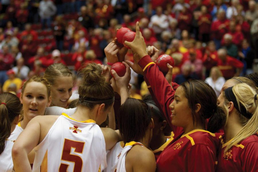 The+womens+basketball+team+is+introduced+to+an+excited+crowd.%0AIn+Iowa+States+season+opener%2C+The+Cyclones+defeat+Huston+Baptist%0A73+-+33.+This+gives+coach+Fennelly+a+17-0+record+in+season%0Aopeners.%0A