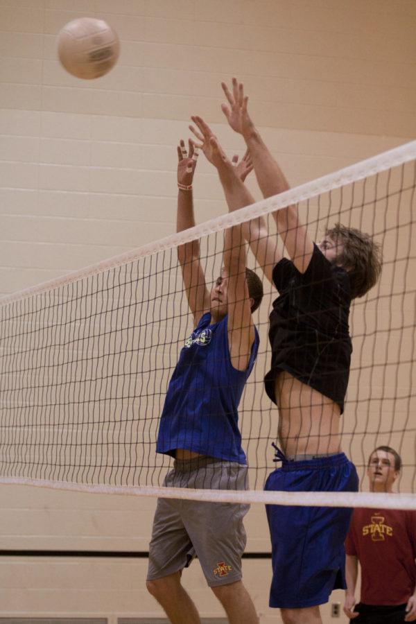 The team Will Work for Sets shows off its teamwork as it takes
on Tap That Pass in Pi Beta Phi sorority's Arrowspike Volleyball
Tournament on Sunday, Nov. 13. The tournament was helping to raise
awareness for literacy in low-income families.
