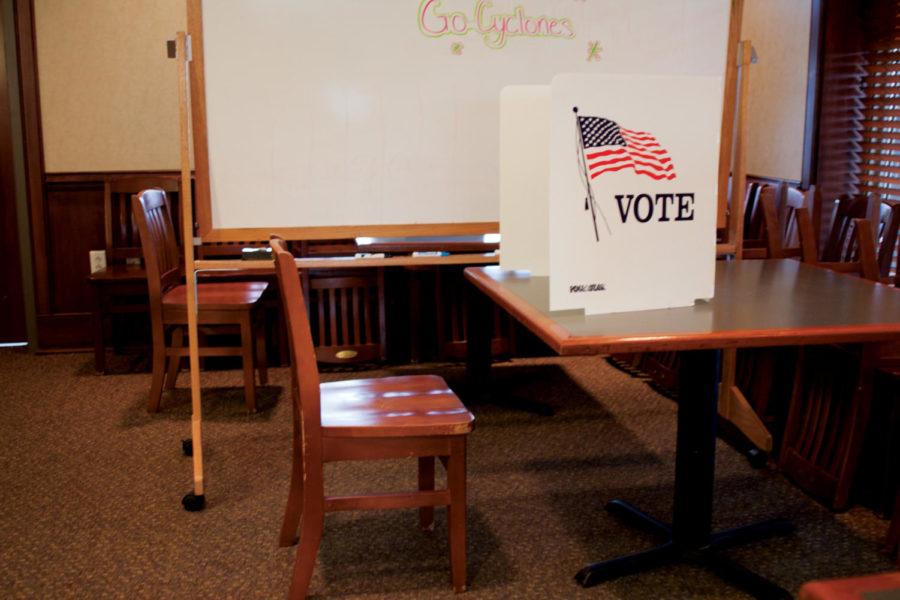 City Council voting took place at the Frederiksen Court
Community Center on Tuesday, Nov. 8. Voting took place from 7 a.m
to 8 p.m. According to volunteers at the polling station, turnout
was low, as it usually is.
 
