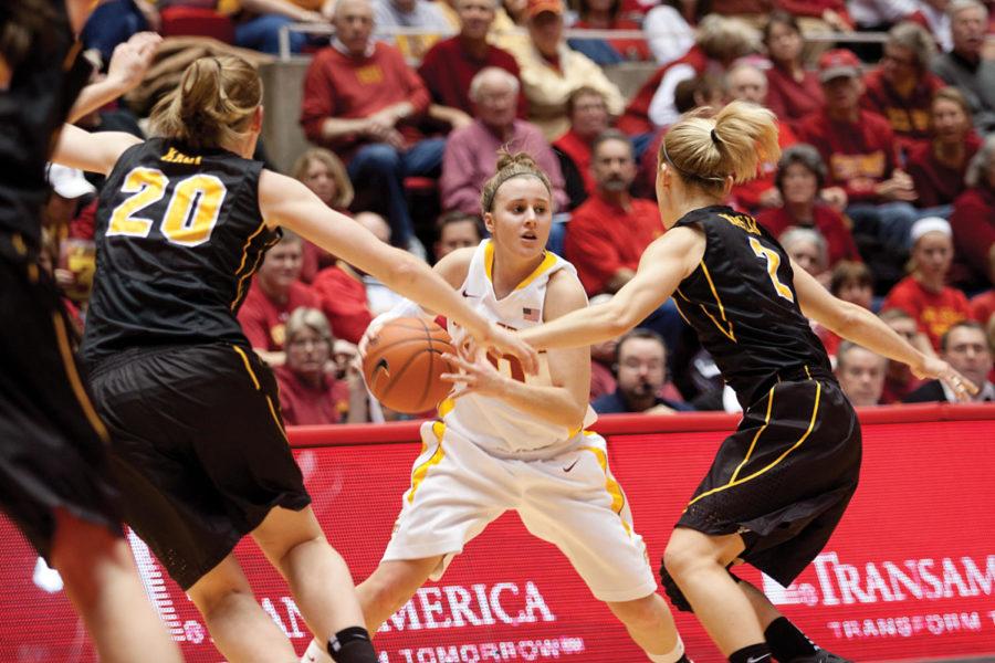 Iowa State guard Lauren Mansfield looks for a teammate to pass
to. The Iowa State Womens basketball team defeated Iowa,
Wednesday, Dec. 7, with a final score of 52-46. 
