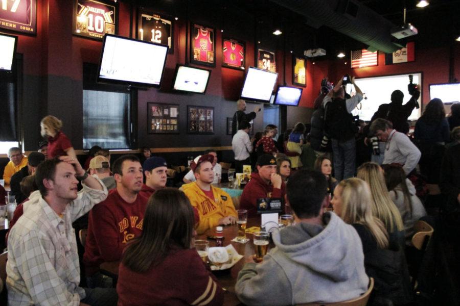 Cyclones fans react to an ISU turnover during the New Era
Pinstripe Bowl at Buffalo Wild Wings on Friday, Dec. 30. Reporter
and photographers packed into the restaurant Friday afternoon to
cover former Pennsylvania congressman Rick Santorums game-watching
party, which doubled as a campaign stop. 
