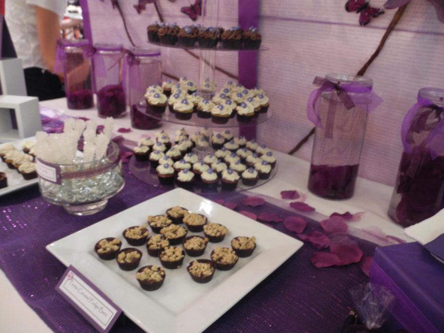 Steer away from traditional wedding desserts with personalized
cupcakes and dessert bars.
