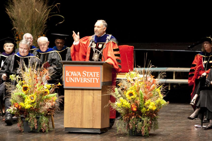 President+Steven+Leath+speaks+at+his+installation+ceremony+Friday%2C+Sept.+14%2C+in+Stephens+Auditorium.+Leath+is+Iowa+States+15th+president.%0A