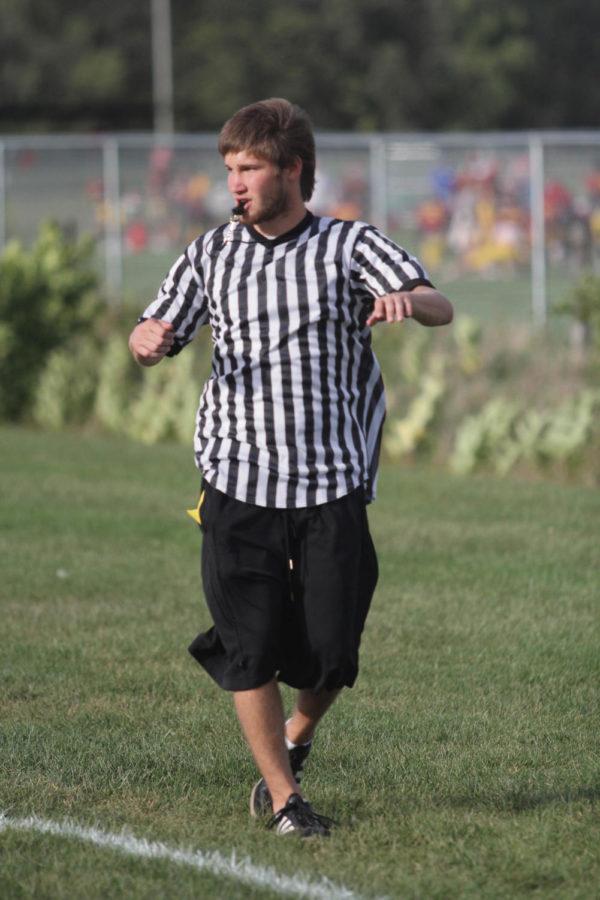 Zach+Roskilly+referees+an+intramural+football+game+on+Tuesday%2C+Sept.+11%2C+at+the+intramural+fields+east+of+Jack+Trice+Stadium.+Roskilly+said+most+players+are+relaxed+and+good+sports.%C2%A0%0A