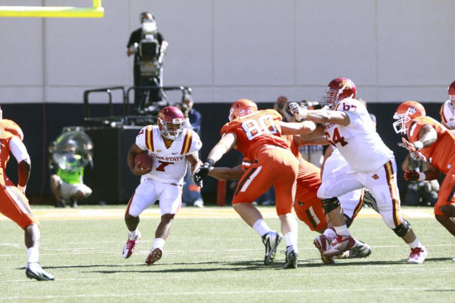 ISU+quarterback+Jared+Barnett+tries+to+scramble+for+yardage+against+Oklahoma+State+on+Saturday%2C+Oct.+20%2C+at+Boone+Pickens+Stadium+in+Stillwater%2C+Okla.+Barnett+led+the+Cyclones+in+rushing%2C+running+the+ball+six+times+for+49+yards.%0A