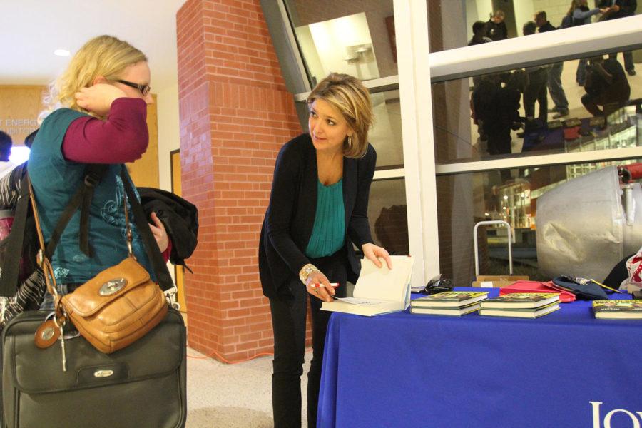 Christine Romans, CNN correspondent, talks with students who attended her lecture. Romans lectured on American Job Prospects in a Globalized World.
