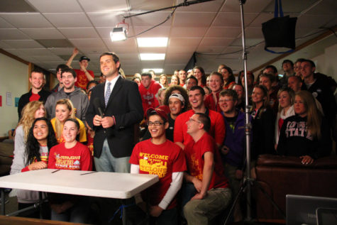 NBC correspondent Luke Russert begins his live broadcast to viewers around the world with ISU students in the background, Tuesday, Nov. 6, from Linden Hall. Russert commentated on the current polling status and other aspects of the election throughout the evening.
