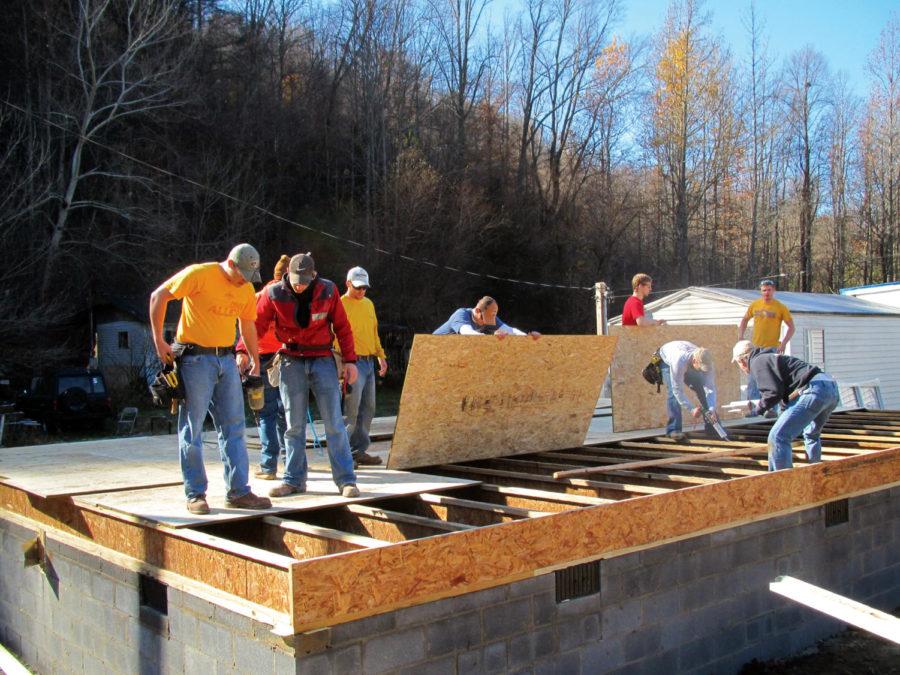 Construction Students Work in Tennessee