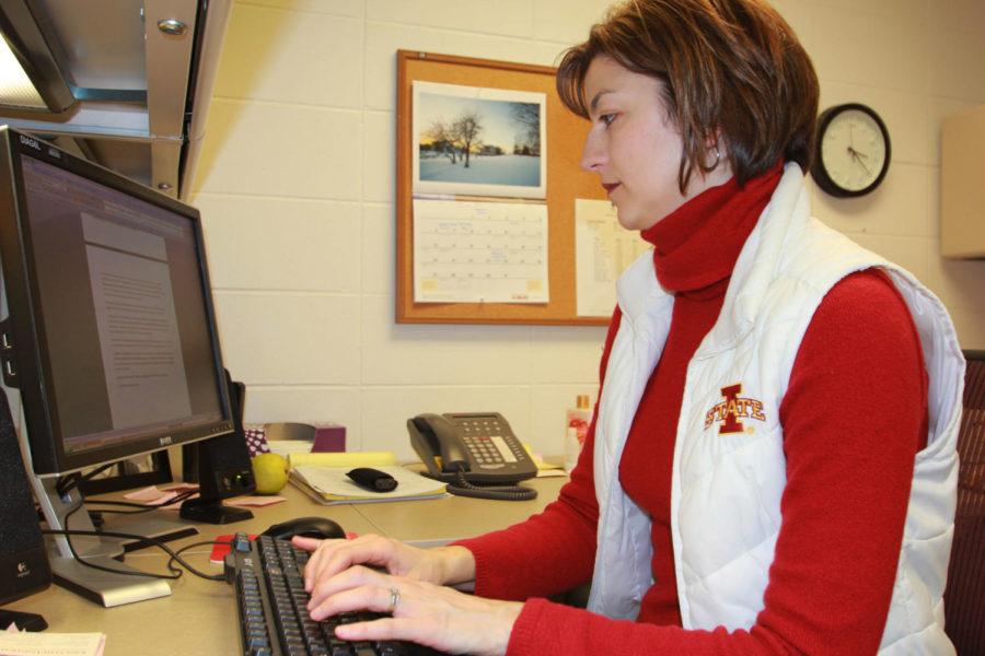 Angela Hunt, communications specialist III in university relations, works at her computer Jan. 18 in the communications building.  Hunt previously worked as a journalist for the Ames Livelink for KCCI in Des Moines.
