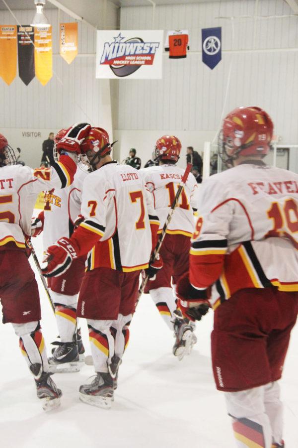 The+Cyclones+celebrate+after+Trevor+Lloyd+scored+against+the+Ohio+Bobcat+hockey+team+in+the+last+quarter+of+the+game+Jan.+12+at+Ames%2FISU+Ice+Arena.+The+ISU+hockey+team+couldnt+hold+off+the+Ohio+Bobcat+hockey+team+like+they+did+in+Fridays+overtime+thriller+and+ended+with+a+final+score+of+8-5.%0A