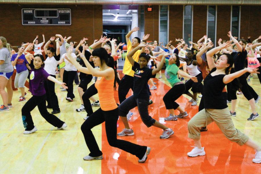 ISUs+largest+Zumba+class+took+place+Monday%2C+March+5%2C+at+State+Gym.+The+event+was+open+to+everyone+who+holds+a+recreation+pass%2C+including+ISU+students.%0A