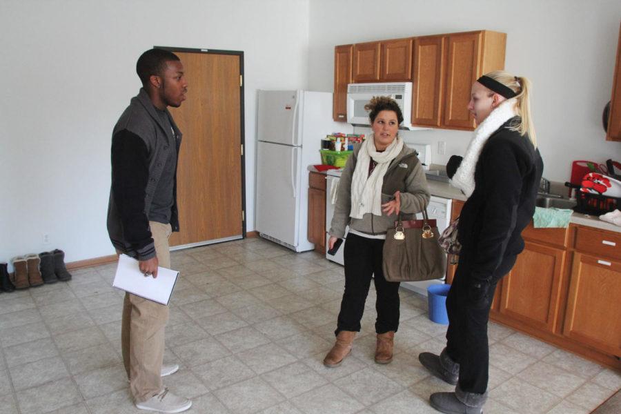 Jonny Anyaogu, leasing agent for Campustown Properties, shows an apartment to Katrina Garagiola, sophomore in graphic design, and Francesca Butler, sophomore in event management, on Jan. 15.
