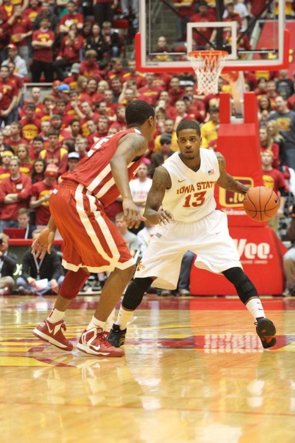 Korie Lucious takes the ball down the court Feb. 4 to set up a for a play. Iowa State defeated Oklahoma 83-64.

