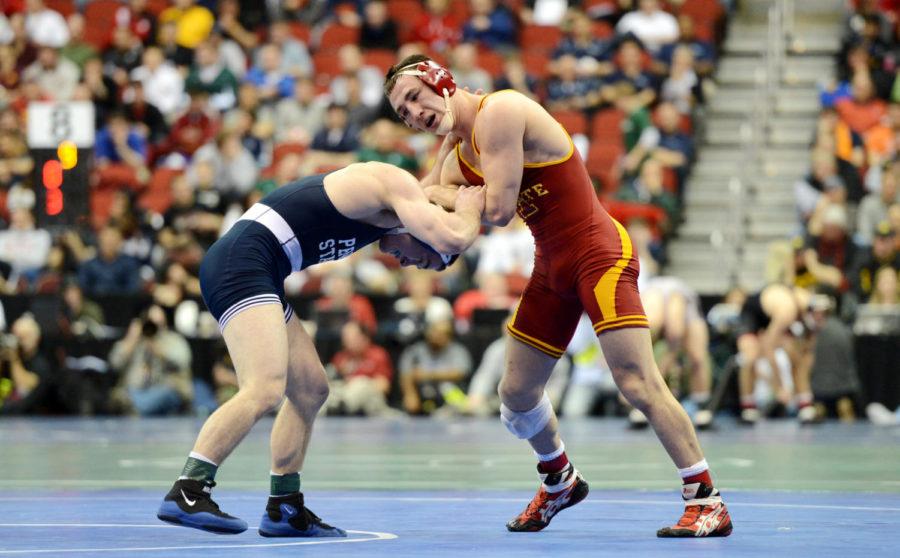 Tanner+Weatherman+wrestles+in+his+match+at+174+pounds+on+March+22%2C+2013+at+Wells+Fargo+Arena+in+Des+Moines.%0A