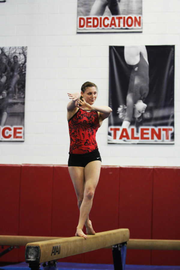 Senior+Elizabeth+Stranahan+showcases+her+routines+for+the+NCAA+Regional+meet%2C+which+will+take+place+April+6%2C+2013+in+Tuscaloosa%2C+Ala.%0A