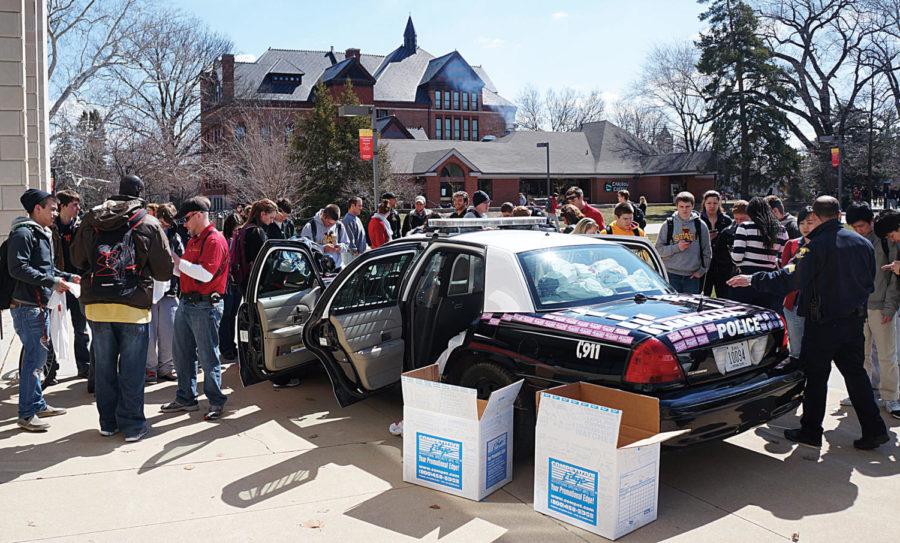 ISU+Police+hand+out+free+T-shirts+to+students+in+return+for+students+saving+their+non-emergency+numbers+in+their+phones.+Its+all+in+efforts+of+making+VEISHEA+safer%2C+said+Sgt.+Brad+Baker.%0A