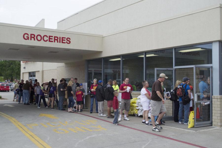 A crowd lines up outside east Hyvee to see Harrison Barnes and get his autograph on June 1, 2013.
