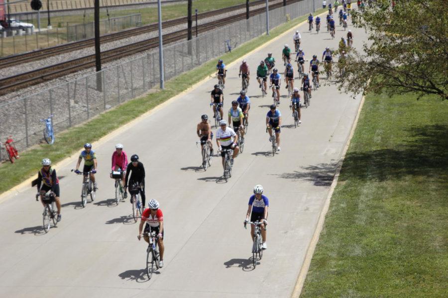 Bikers+make+their+way+to+the+final+turn+of+the+2013+RAGBRAI+in+Fort+Madison+on+July+27%2C+2013.