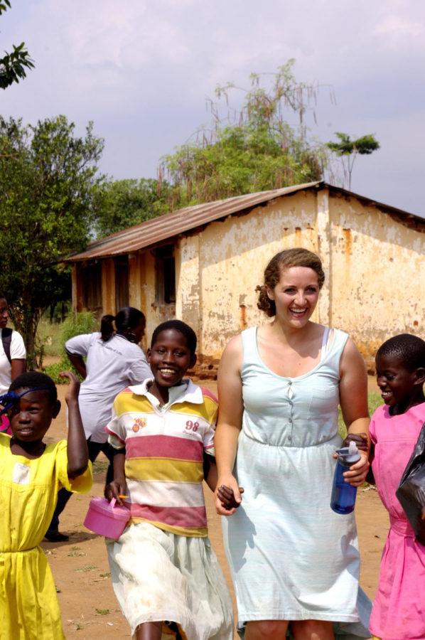 Julie+Perreault%2C+junior+in+global+resource+systems%2C+plays+with+local+children+on+the+service+learning+trip+to+Uganda.