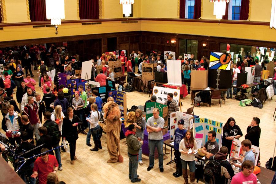 Students browse though clubs and organizations looking for new ways to get involved during ClubFest on Wednesday, Jan. 18, in the Great Hall. ClubFest brings over 250 clubs and organizations twice a year.