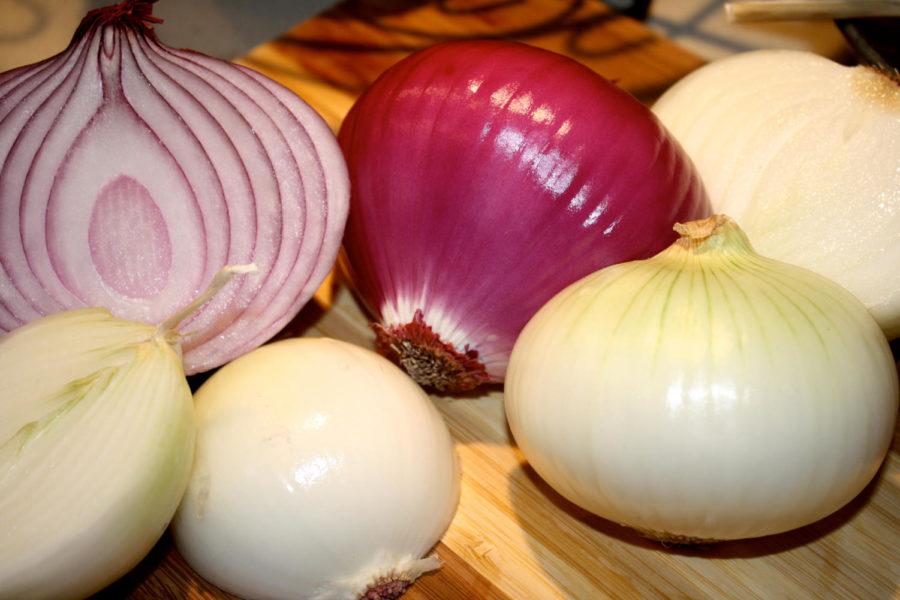Don%E2%80%99t+cry%3B+anyone+can+figure+out+onions.+Above+showcases+red+and+yellow+onions.+Red+onions+are+used+as+a+garnish+and+have+a+sweet+flavor.+Yellow+onions+are+used+more+frequently+due+to+their+strong+flavor.+They+are+the+most+popular+onions+according+to+the+National+Onion+Association.