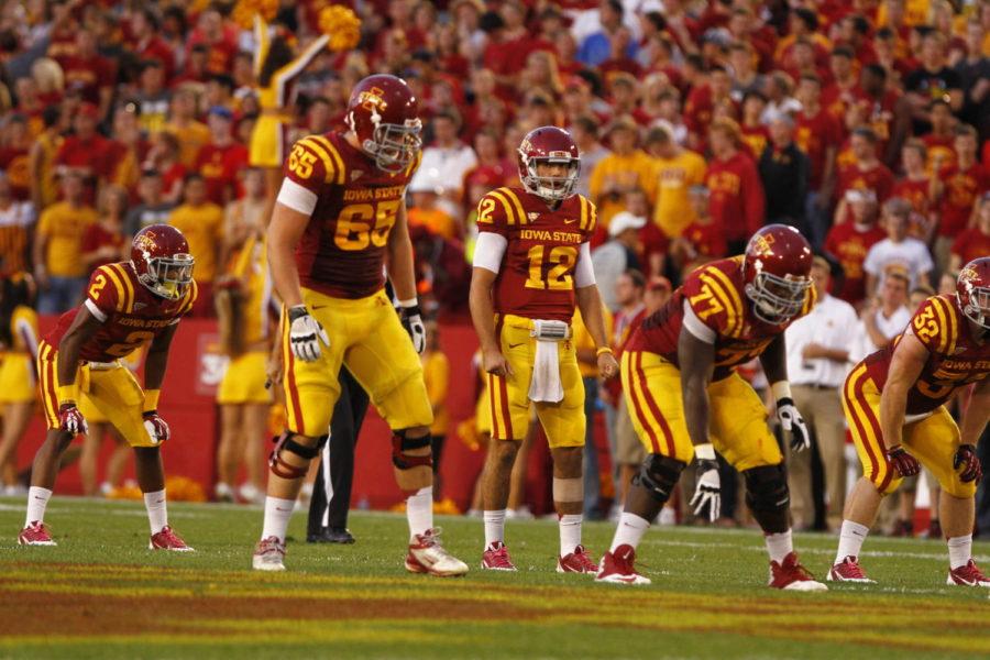 ISU+redshirt+sophomore+Sam+Richardson+readies+his+offensive+line+during%C2%A0the+Cyclones+31-30+loss+to+the+Texas+Longhorns+on+Oct.+3+at+Jack+Trice+Stadium.