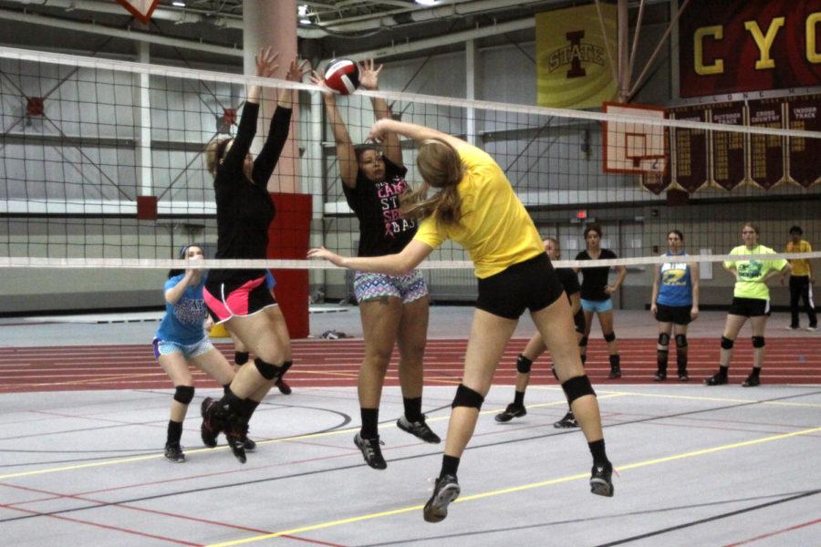 ISU Dance Marathon hosted a volleyball tournament fundraiser with proceeds going to Children’s Miracle Network on Nov. 17. The tournament was located at the Lied Recreation Athletic Center. There could be up to 10 players on each team.