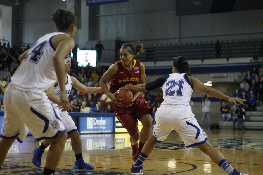 Junior guard Nikki Moody pushes the ball through the Drake Bulldogs defensive line. The Cyclones defeated the Bulldogs on Sunday afternoon, Nov. 24, in Des Moines with a final score of 89-47.
