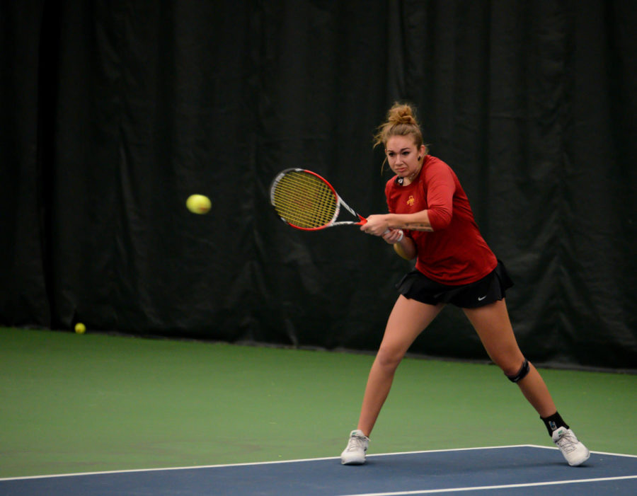 Freshman+Samantha+Budai+attacks+the+ball+during+Iowa+States+7-0+defeat+of+North+Dakota+on+Jan.+31+at+Ames+Racquet+and+Fitness+Center.