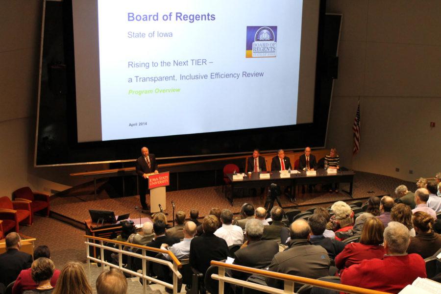 President Steven Leath addresses a large audience at the efficiency forum on April 1.