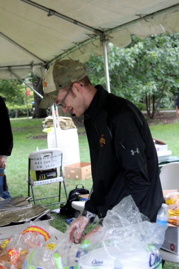 Matt Barr, sophomore in pre-business, serves burgers and hot dogs to students and staff during the lunch hosted by We Cypport Our Troops (And Each Other) on Sept. 10 on Central Campus.