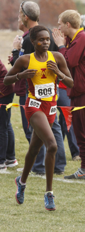 Senior+Perez+Rotich+paces+herself+before+the+finish+at+the+NCAA+Midwest+Regional+on+Nov.+15%2C+2013+at+the%C2%A0ISU+Cross-Country+Course.