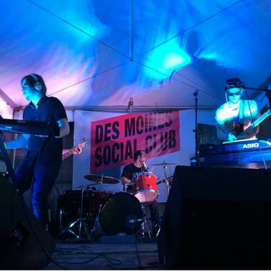 The+Des+Moines-based+band+Tires+has+broken+up%2C+ending+their+three-year+run+of+bringing+a+unique+blend+of+hard+rock+and+electronic+music+to+the+Iowa+music+scene.%C2%A0