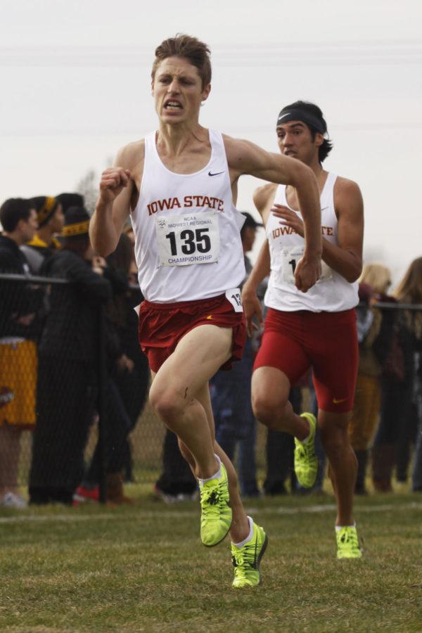 Senior+Tyler+Jermann+runs+to+the+finish+line+on+Friday%2C+Nov.+15%2C+at+the+ISU+Cross-Country+Course+during+the+Midwest+Regional.