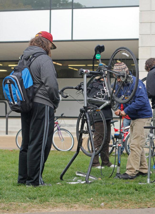 Students get their bikes tuned by members of the ISU Cycling Club during Sustainability Day on Wednesday, Oct. 23, in front of Parks Library.