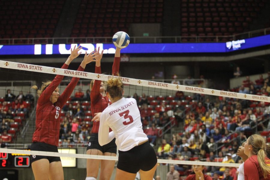 On+Oct.+12%2C+redshirt+sophomore+outside+hitter+Morgan+Kuhrt+hits+the+ball+directly+into+the+Oklahoma+blockers.+Kuhrt+was+a+key+asset+to+the+win+with+21+kills%2C+a+career+high.%C2%A0